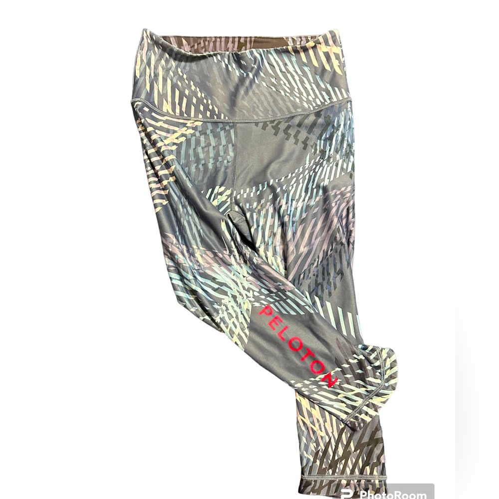 Women’s WITH Peloton reversible capri leggings